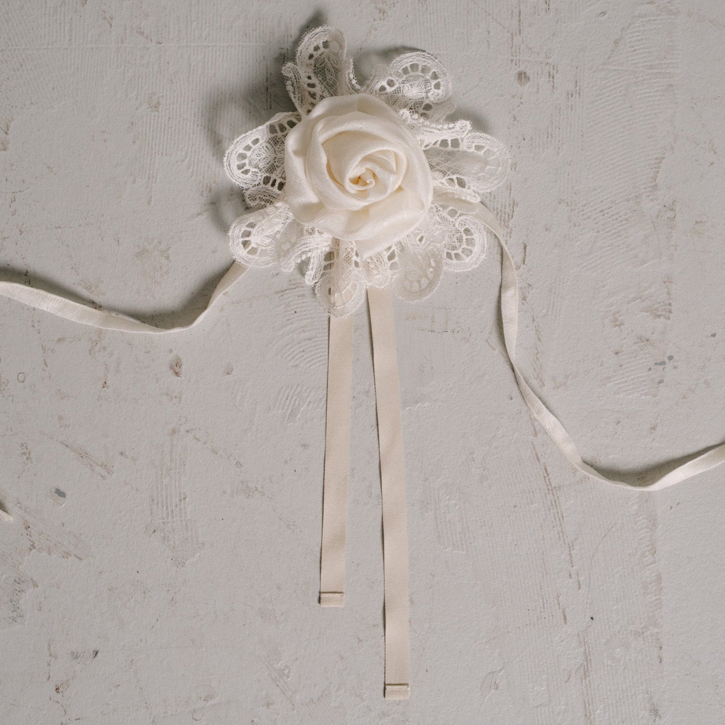 ribbon rose white