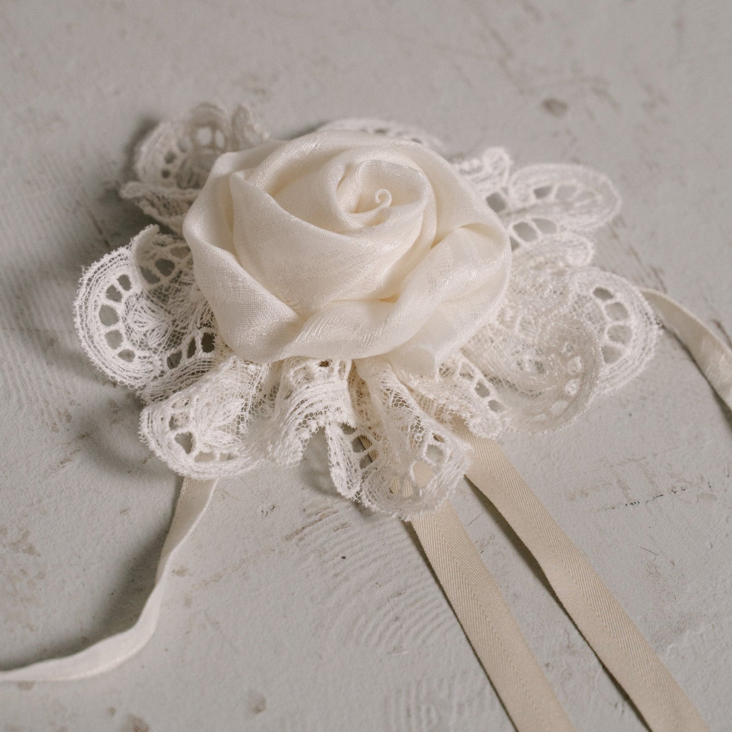 ribbon rose white